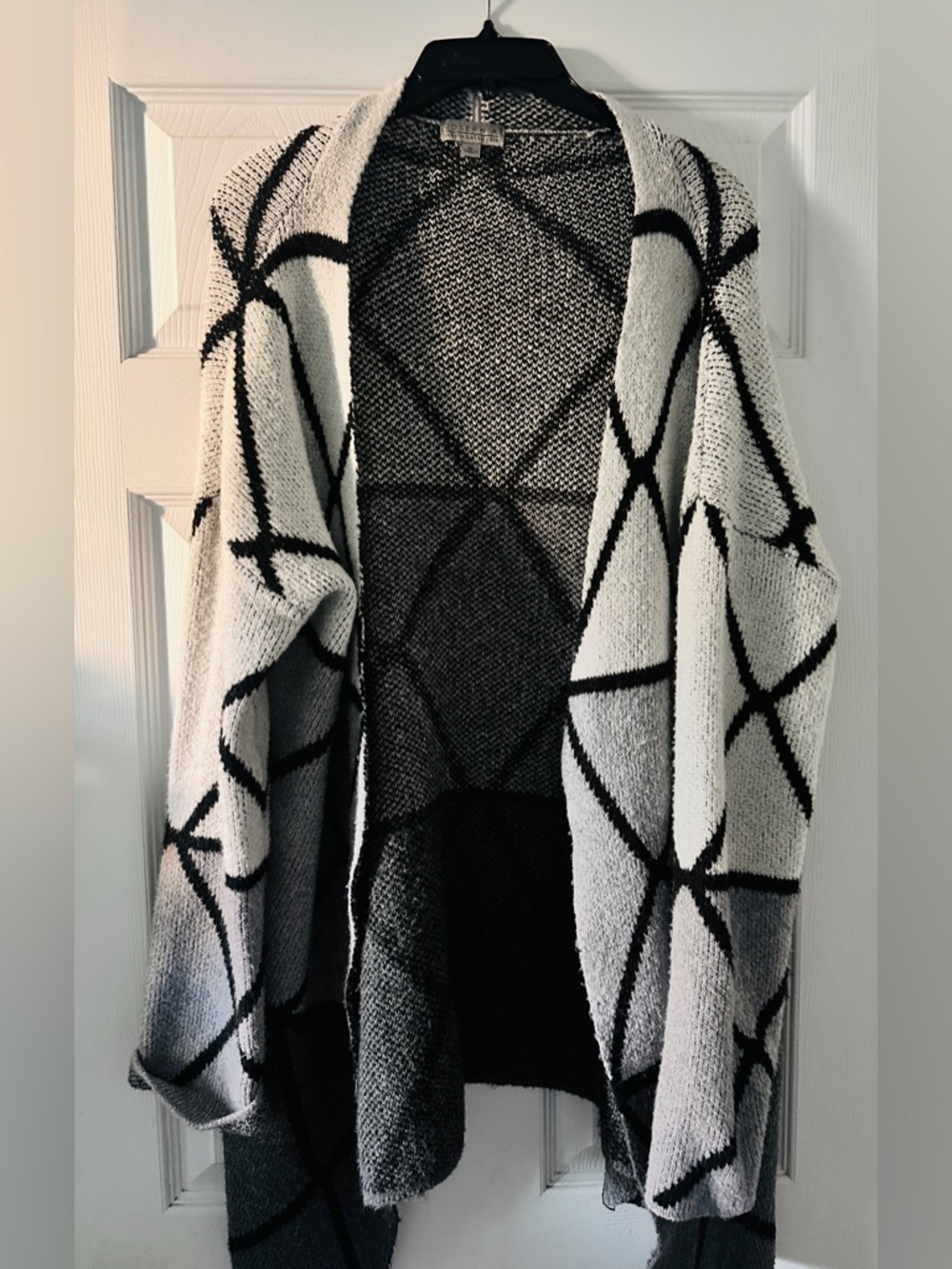 Joseph A. Black & White Gray Geometric Open-Front Cardigan